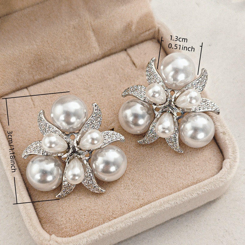 Women's Luxurious Synthetic Zirconia Flower Earrings, Elegant